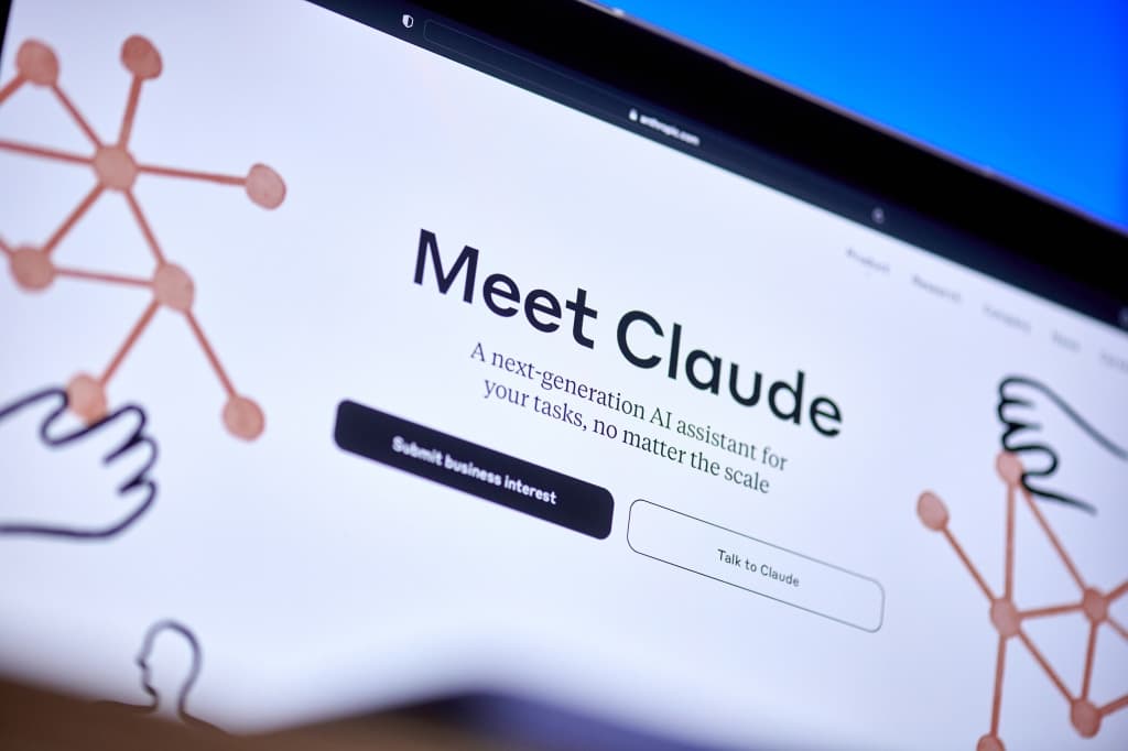 Anthropic Claude AI assistant interface showing advanced capabilities and features